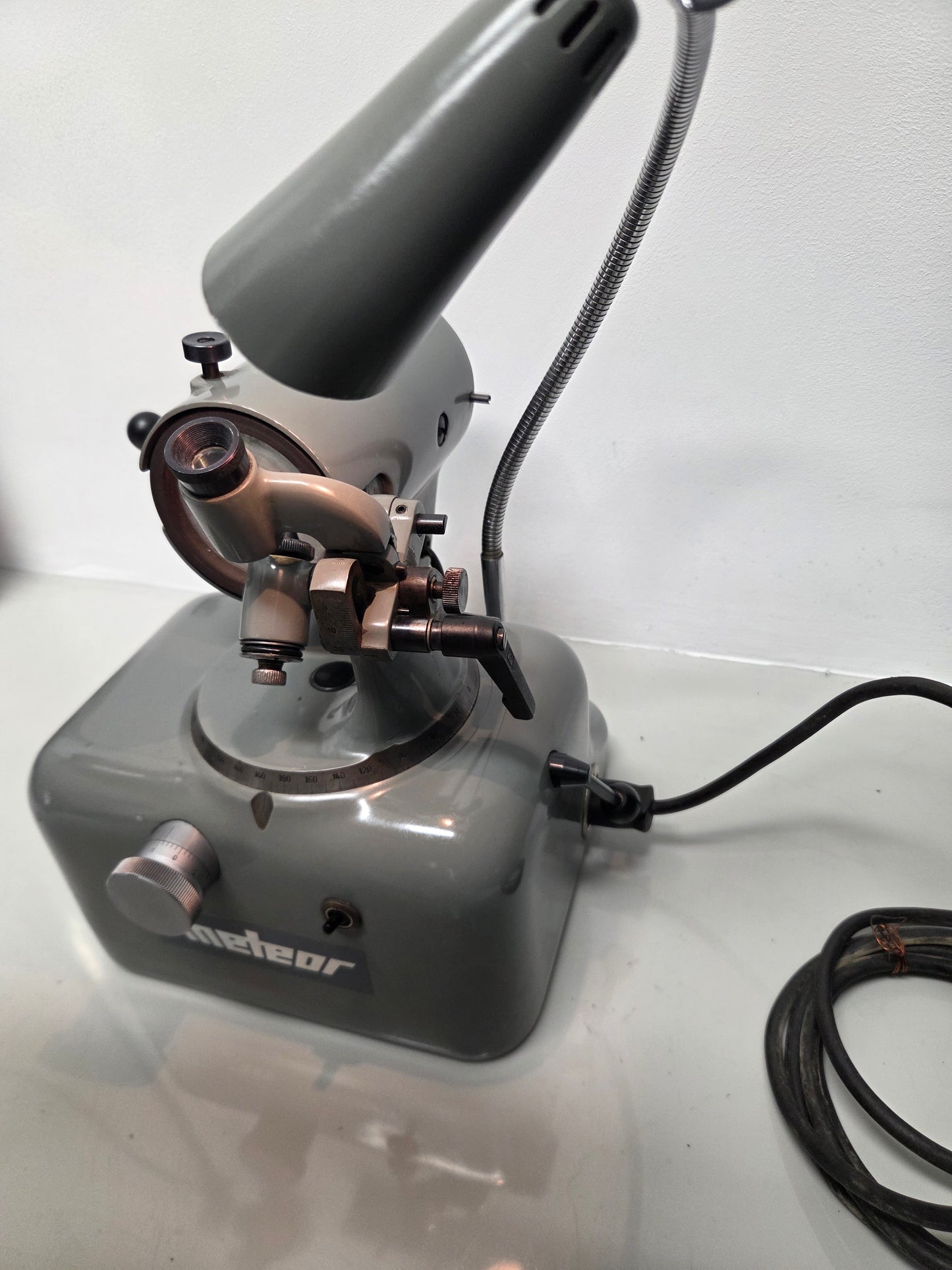 Meteor KBS-3 Präzisions Bohrerschleifmaschine
