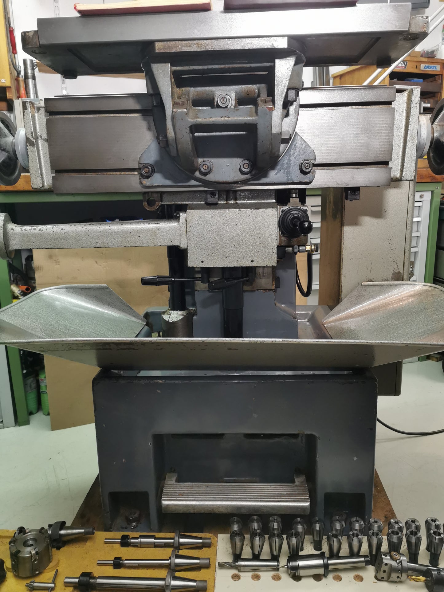 Schaublin 13 Präzisions Fräsmaschine mit Zubehör