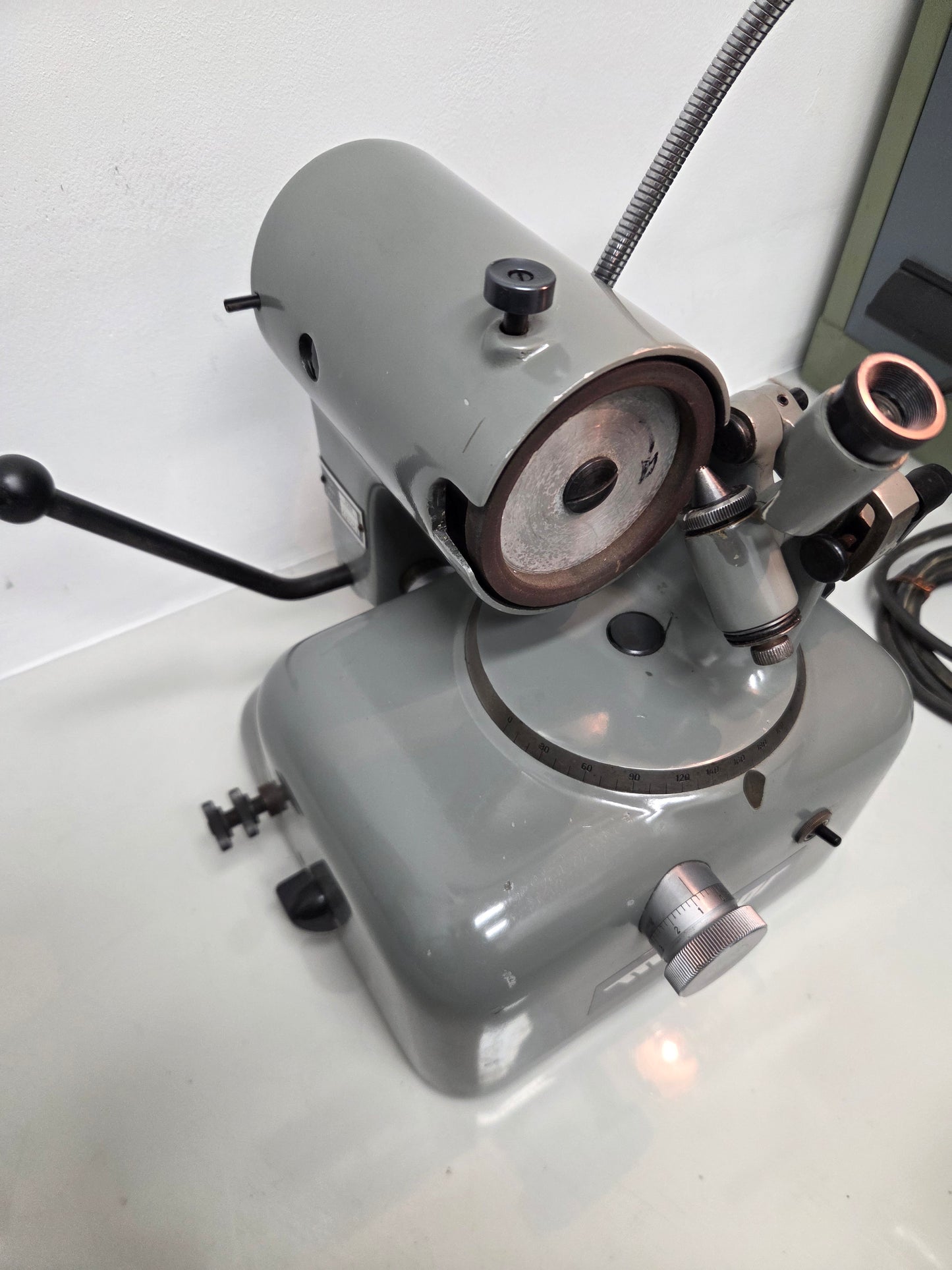 Meteor KBS-3 Präzisions Bohrerschleifmaschine