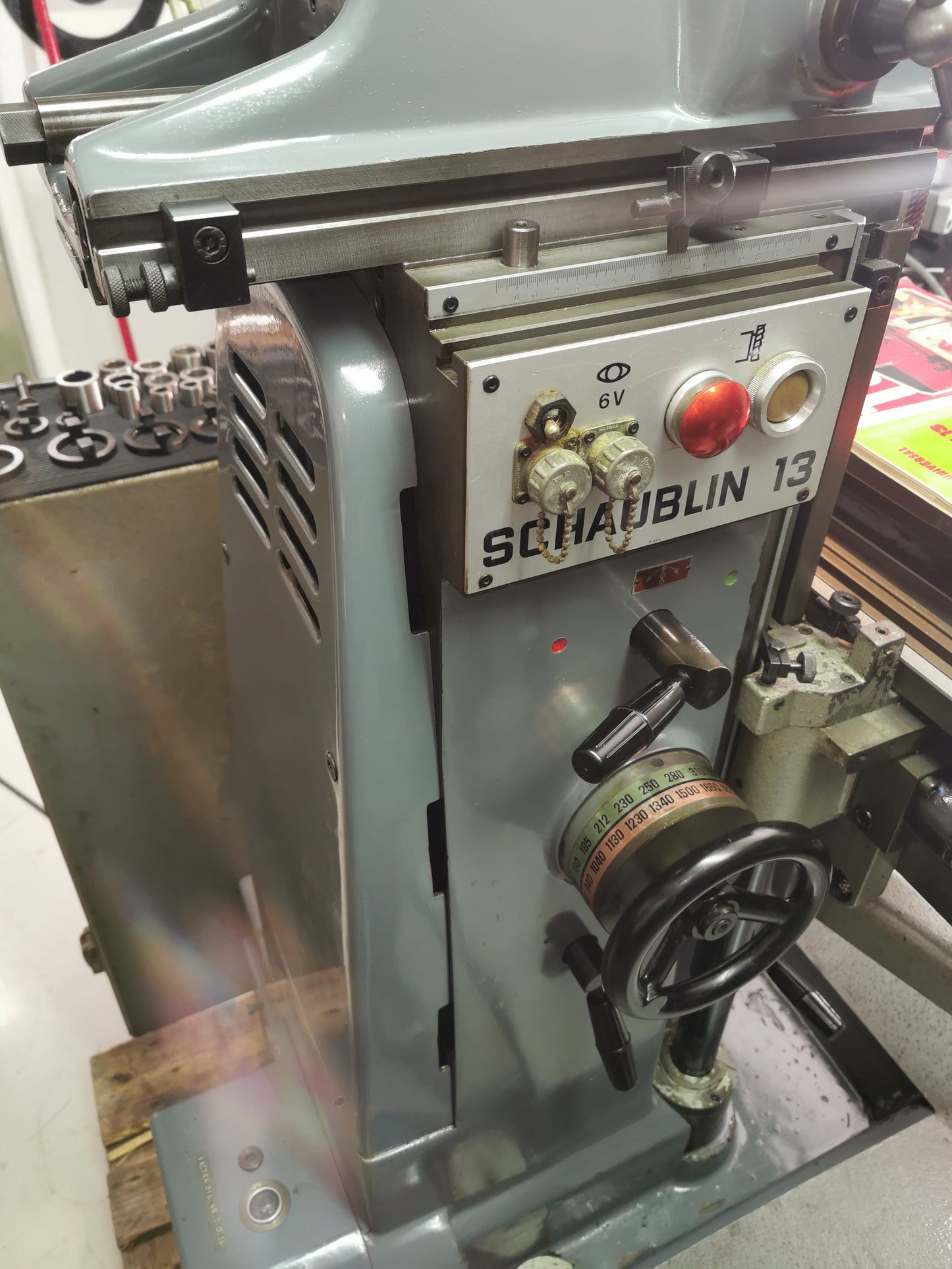 Schaublin 13 Präzisions Fräsmaschine mit Zubehör