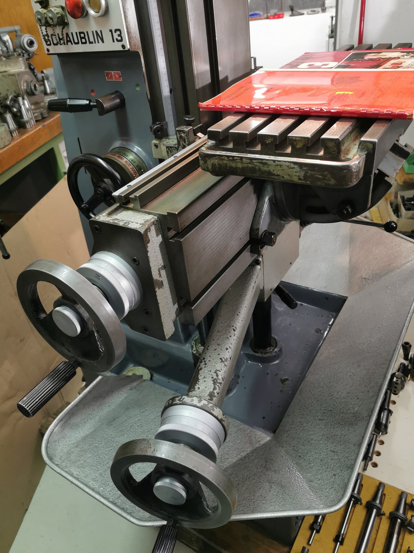 Schaublin 13 Präzisions Fräsmaschine mit Zubehör