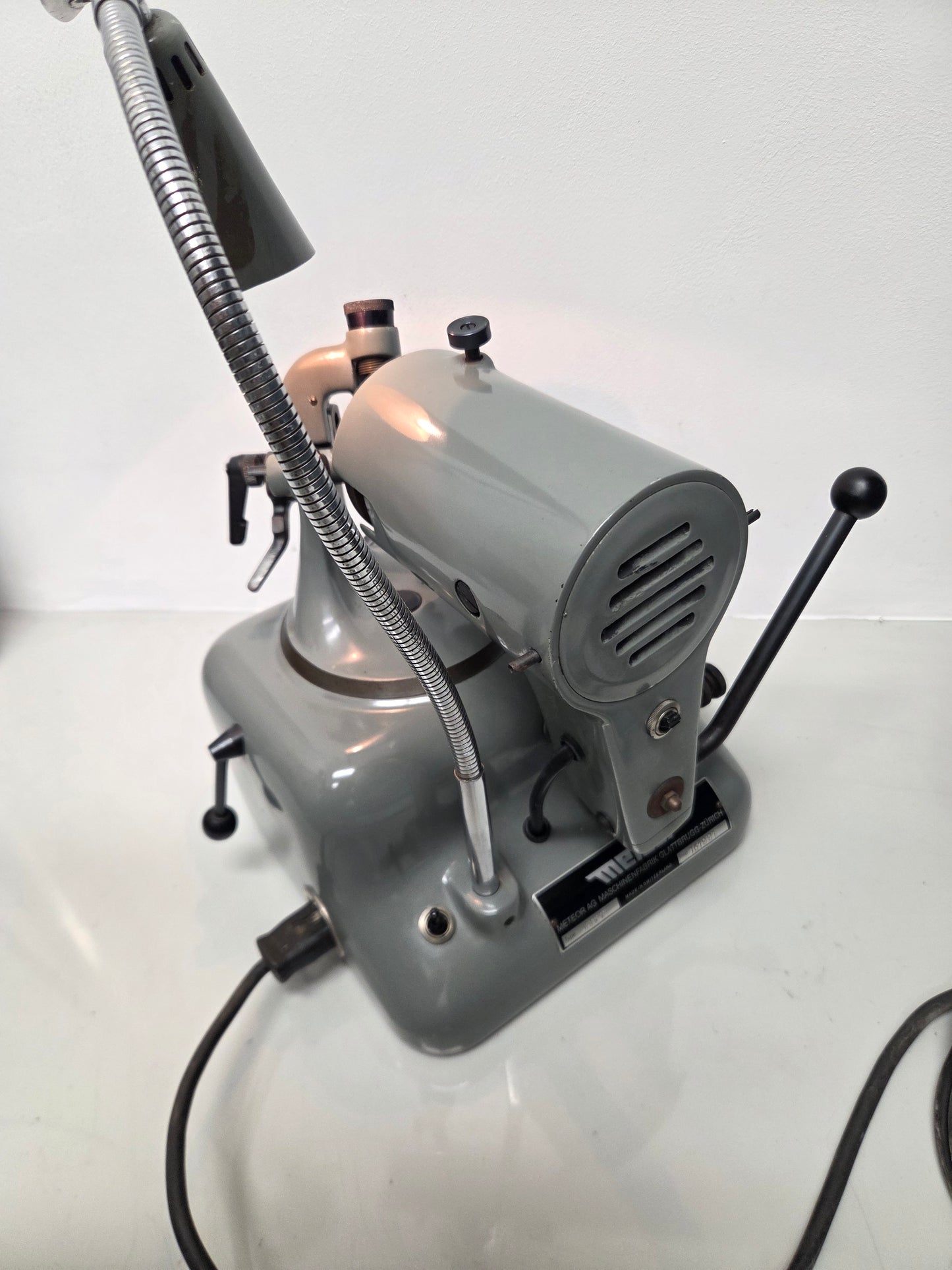 Meteor KBS-3 Präzisions Bohrerschleifmaschine