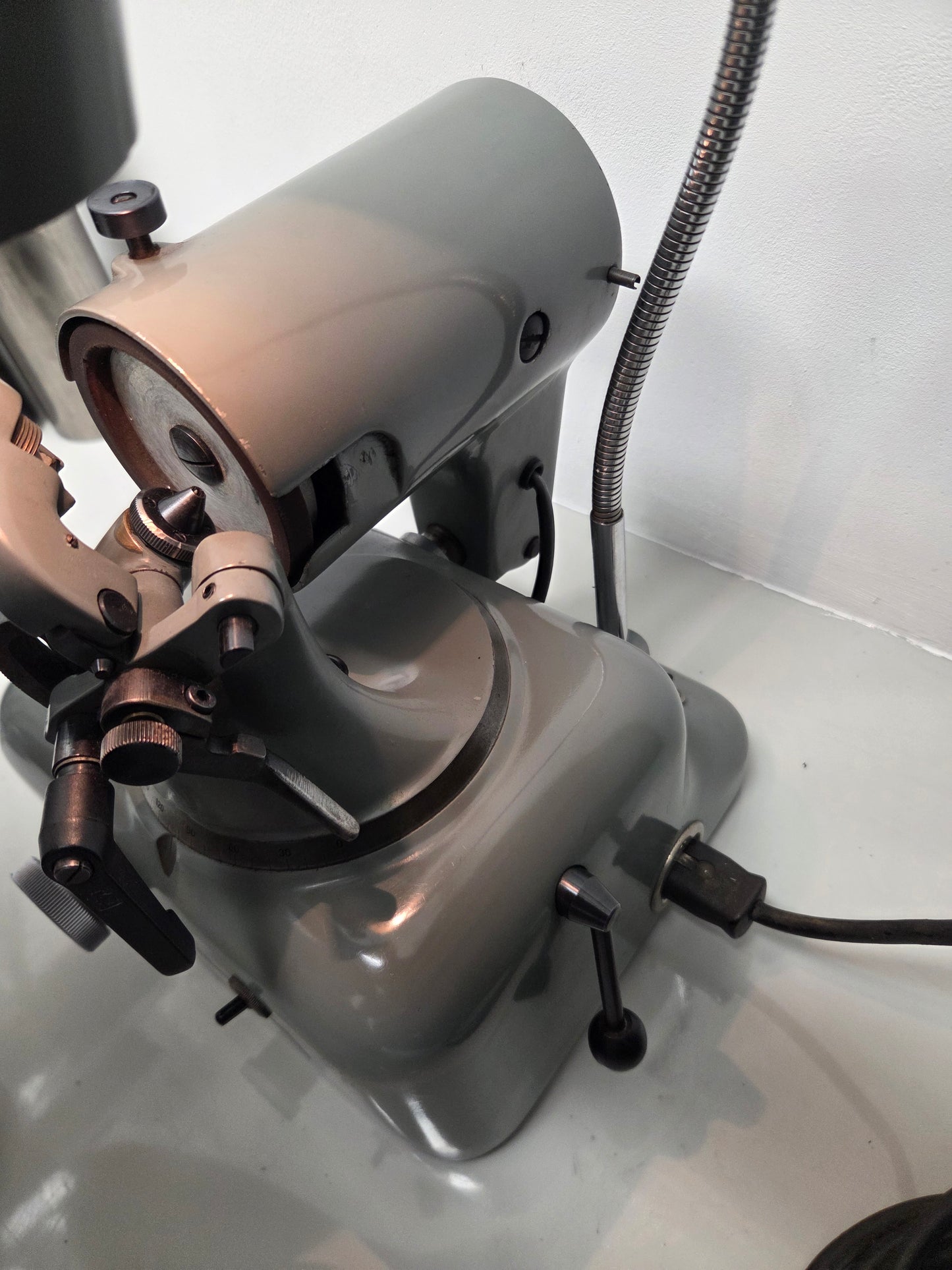 Meteor KBS-3 Präzisions Bohrerschleifmaschine
