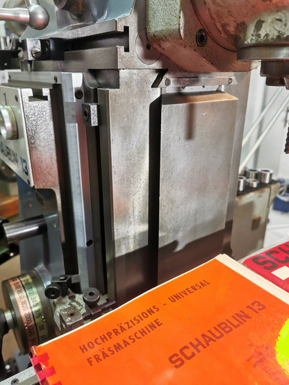 Schaublin 13 Präzisions Fräsmaschine mit Zubehör