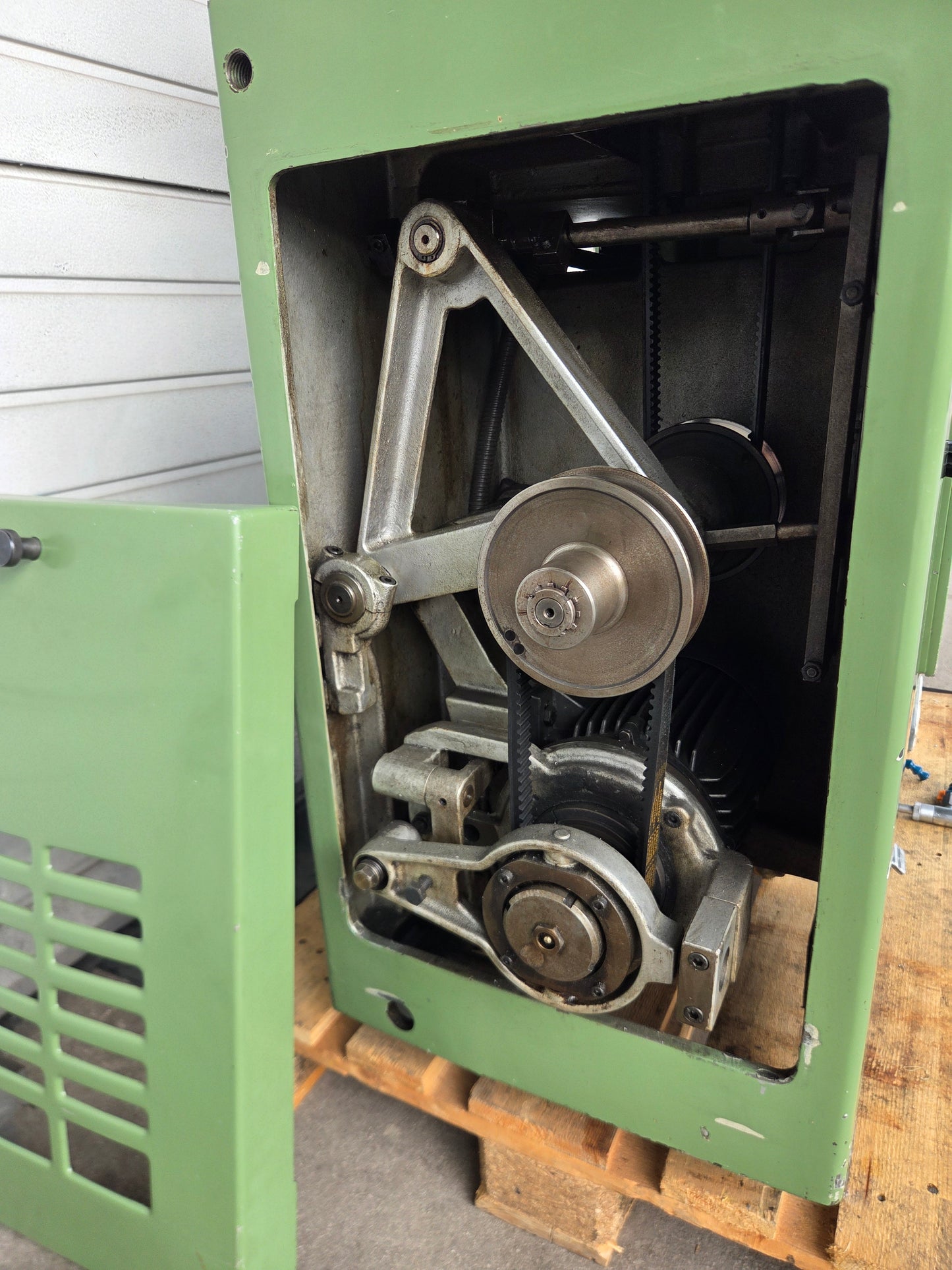 Schaublin 102 N80 Präzisions Drehmaschine mit Zubehör