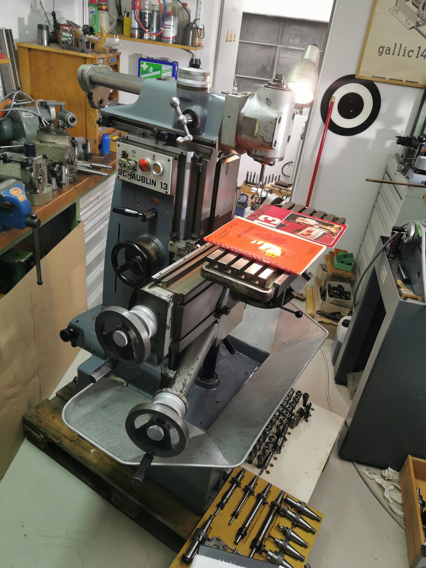 Schaublin 13 Präzisions Fräsmaschine mit Zubehör