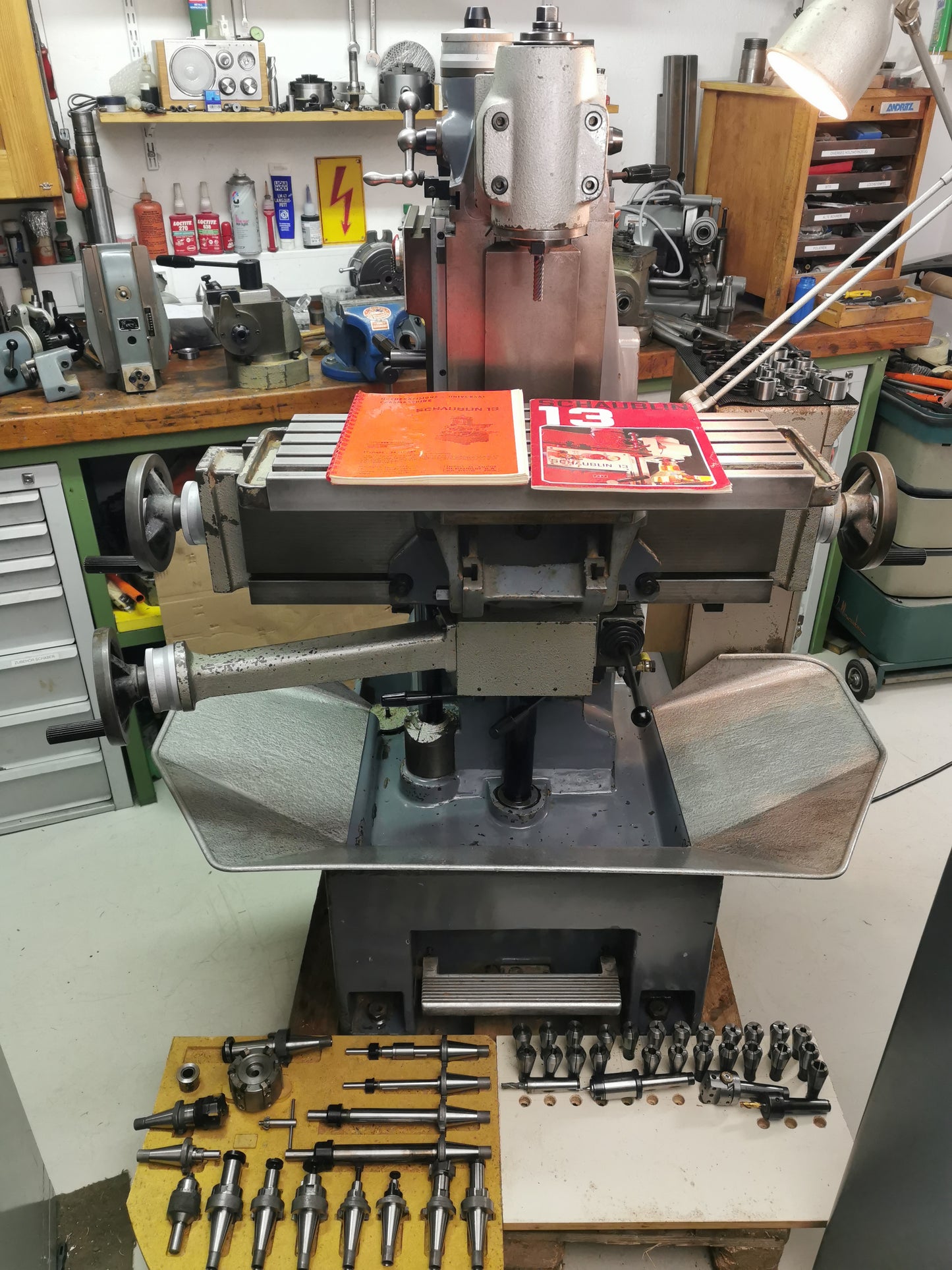Schaublin 13 Präzisions Fräsmaschine mit Zubehör