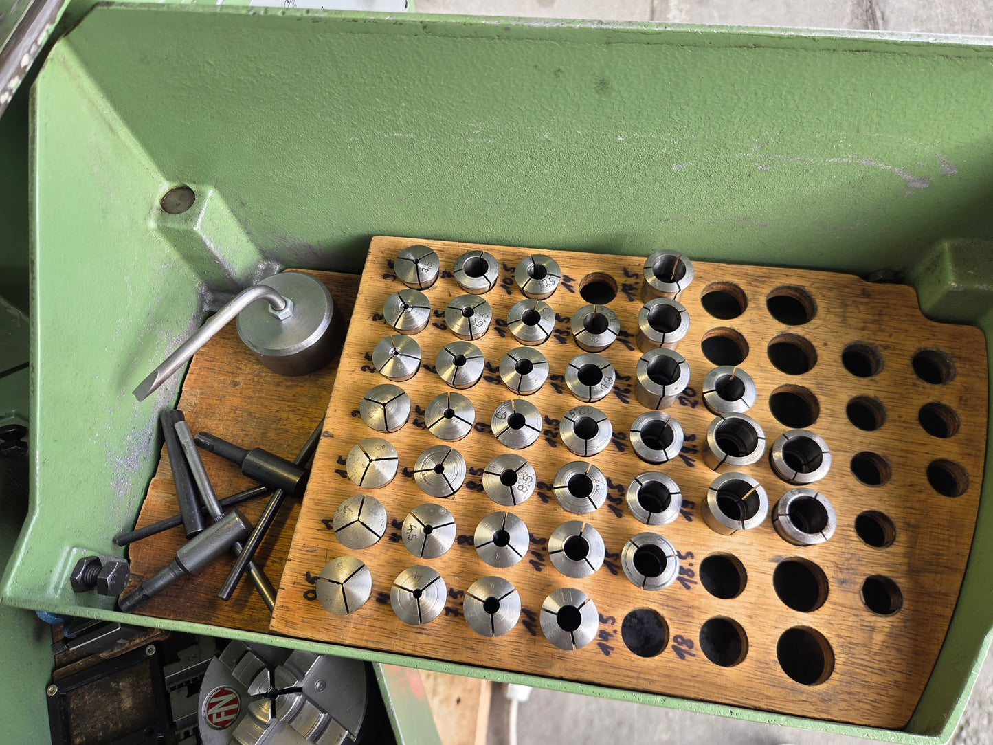 Schaublin 102 N80 Präzisions Drehmaschine mit Zubehör
