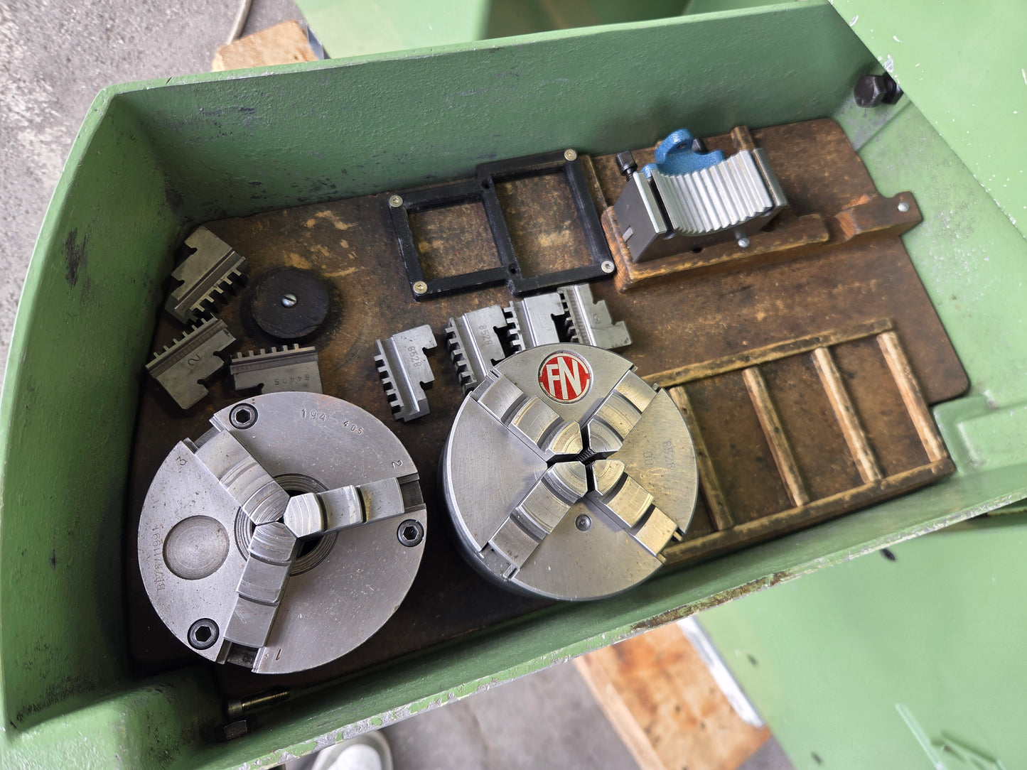 Schaublin 102 N80 Präzisions Drehmaschine mit Zubehör