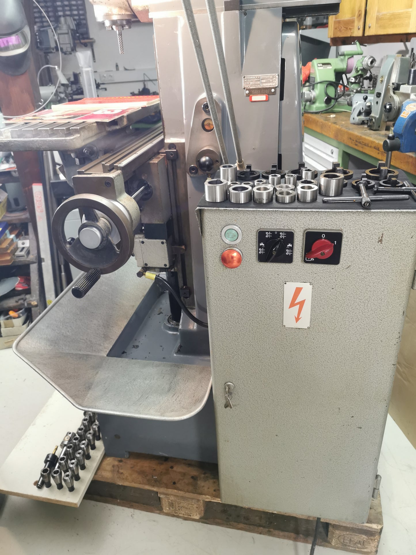 Schaublin 13 Präzisions Fräsmaschine mit Zubehör