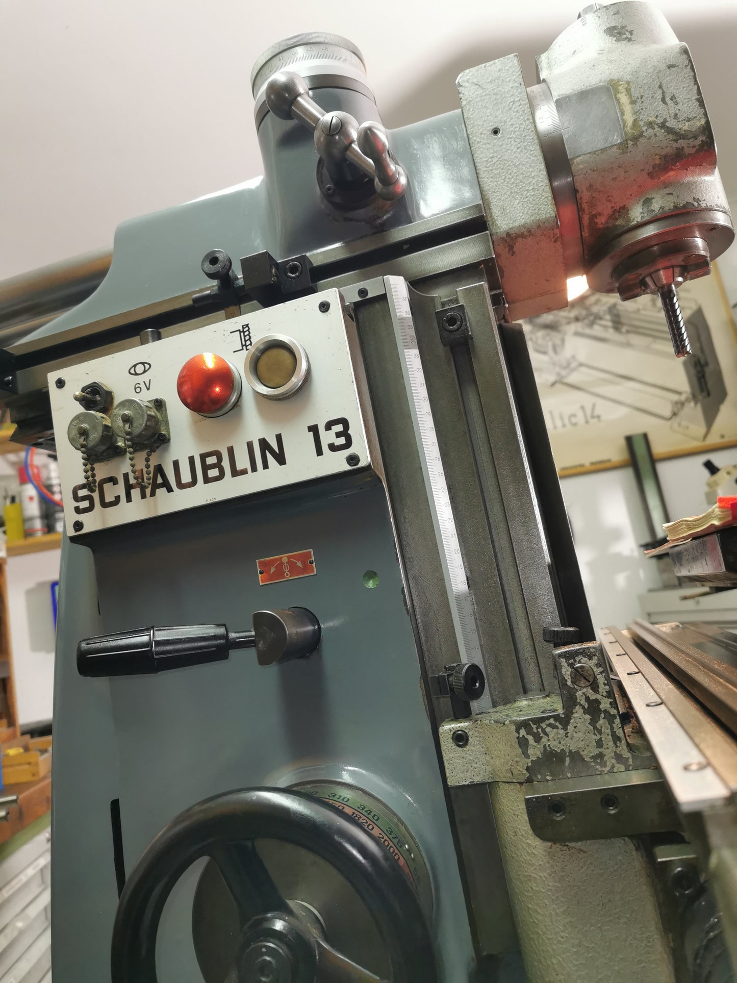 Schaublin 13 Präzisions Fräsmaschine mit Zubehör