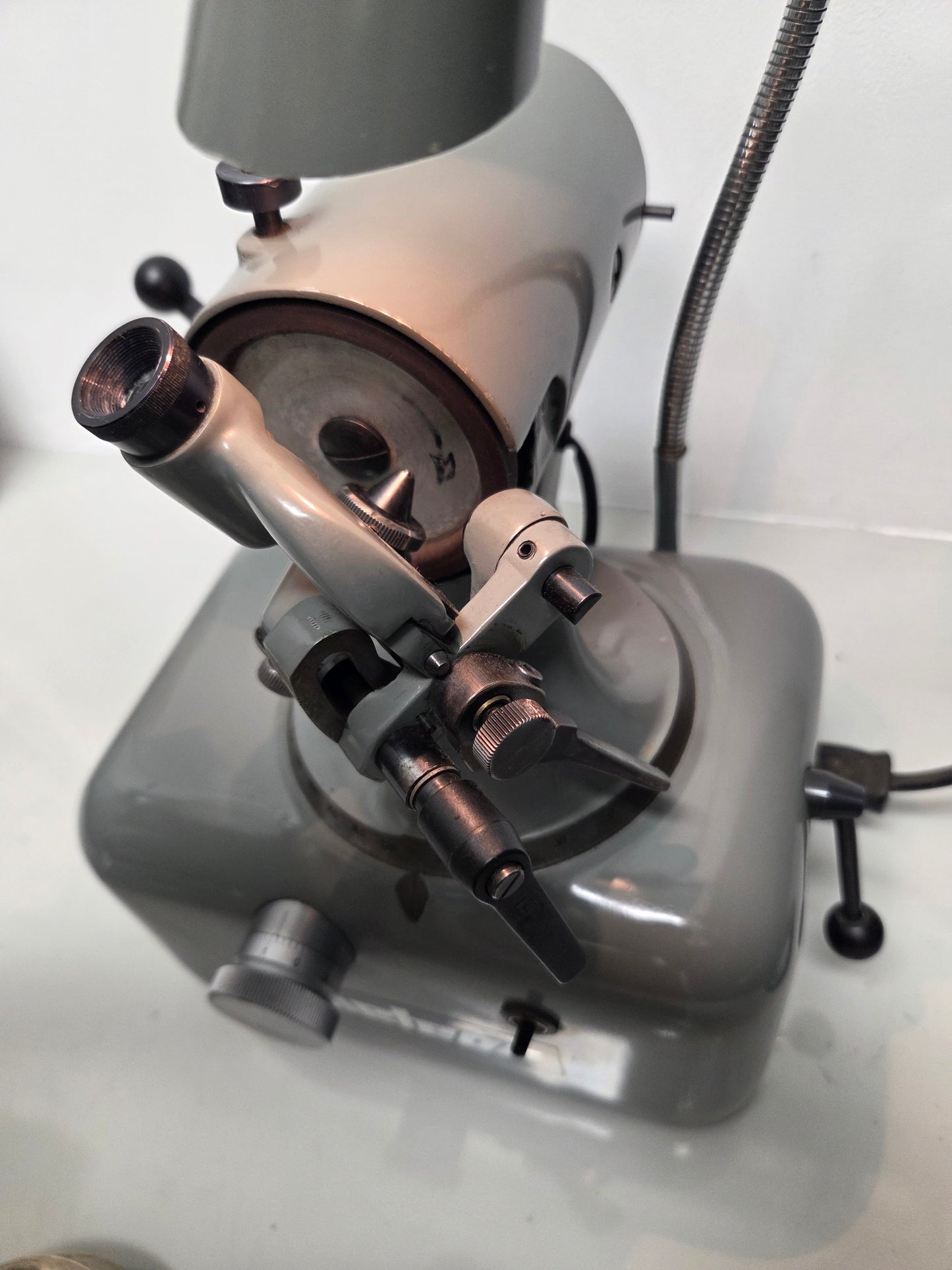 Meteor KBS-3 Präzisions Bohrerschleifmaschine